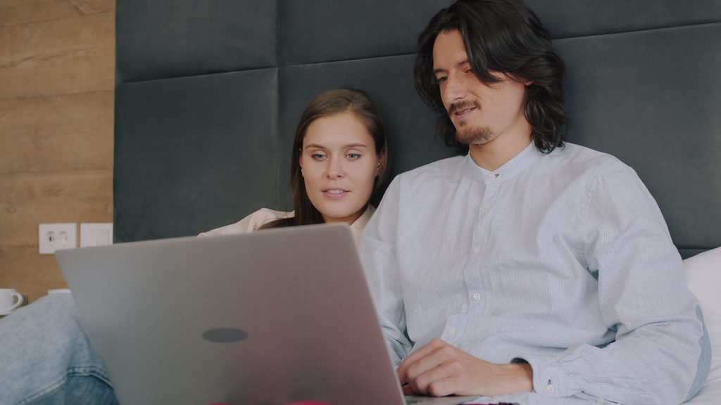 Online relationship counselling UK session with a professional relationship therapist