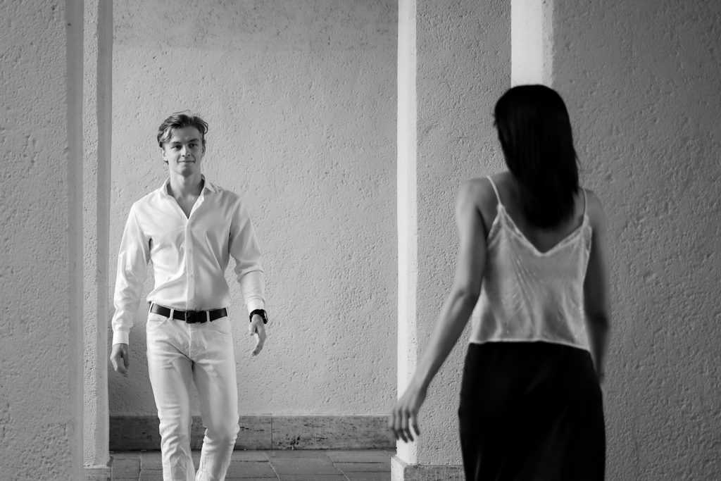 Dating confidence coaching for men struggling to approach women