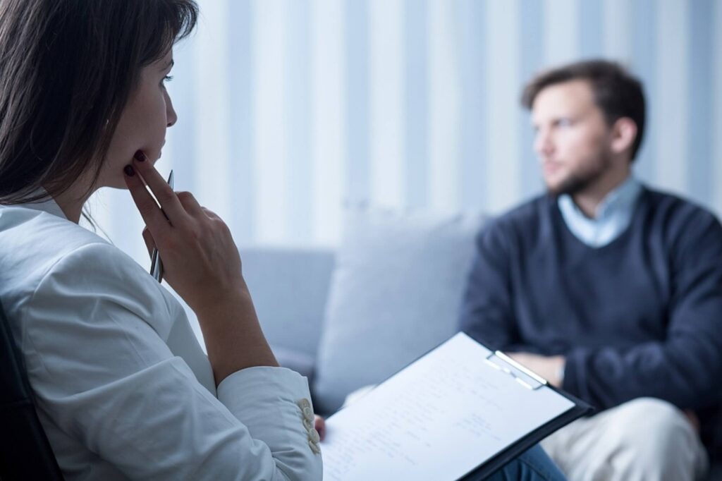 Can Relationship Therapy For Singles Help With Issues Such As Loneliness Or Social Anxiety?