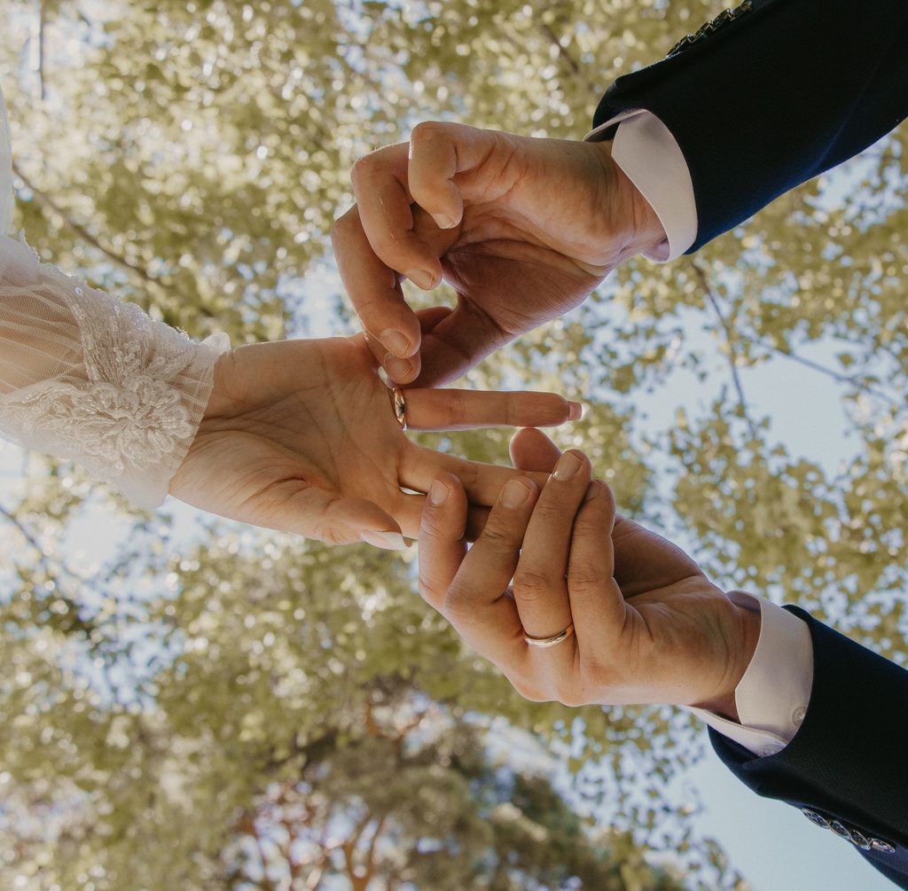 Marriage counsellors in London providing relationship support to married couples at Miss Date Doctor.