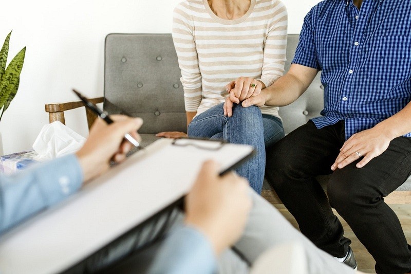 What Are Some Important Considerations To Keep In Mind When Seeking Relationship Counselling Services, Such As Cost, Insurance Coverage, And Confidentiality?