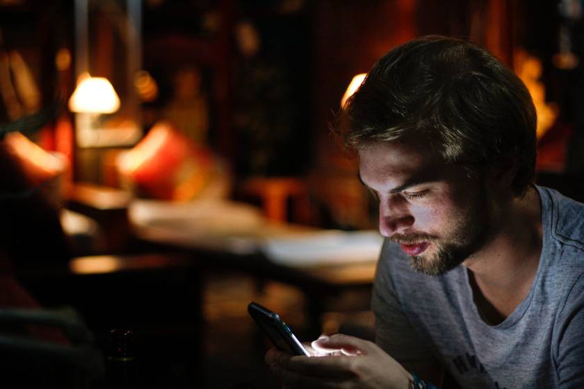 What to do if you find your man texting another woman?