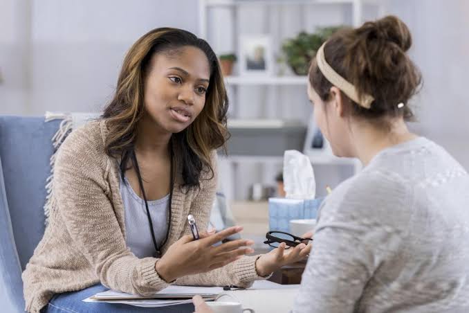 What are the Qualifications and Experience I Should Look for in a Counseling Psychologist