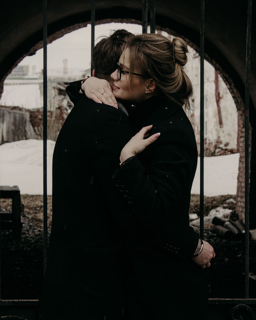 Relationship therapist helping a long distance couple