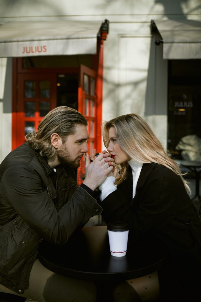 Relationship counsellor helping an unmarried couple improve communication near London