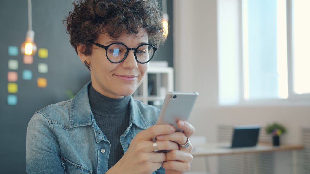 Tinder conversation starters and online dating advice