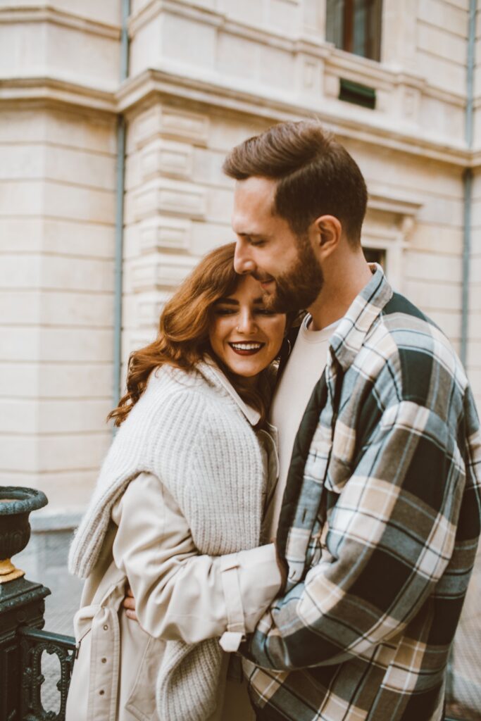couples therapy highgate miss date doctor couple hugging
