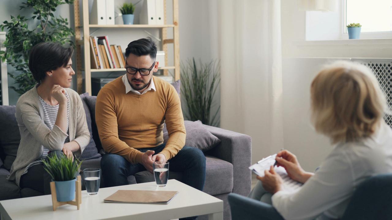 Private couples therapy session in London – Miss Date Doctor conflict resolution