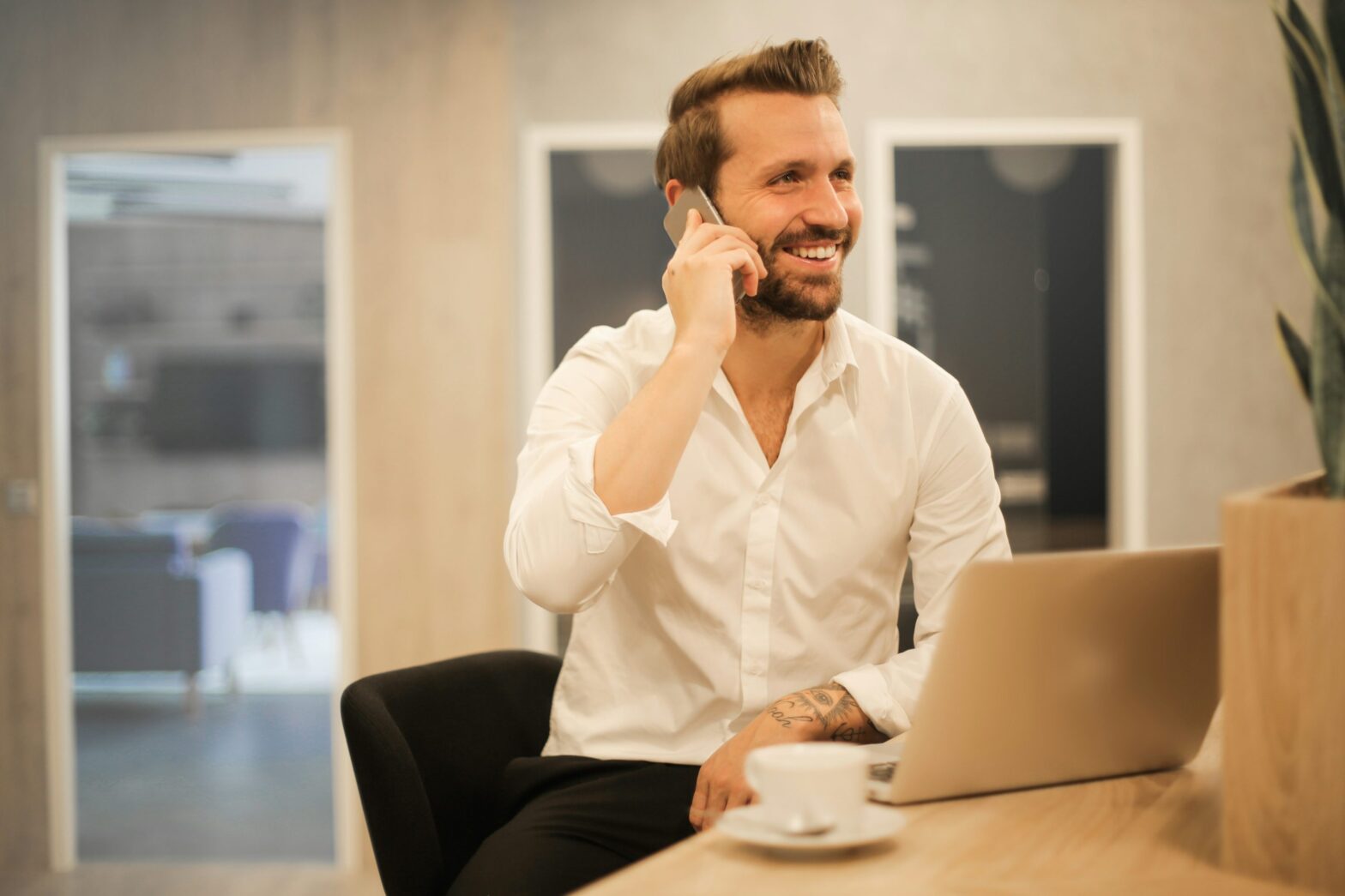 Confident man receiving dating coaching advice from Nia Williams at Miss Date Doctor